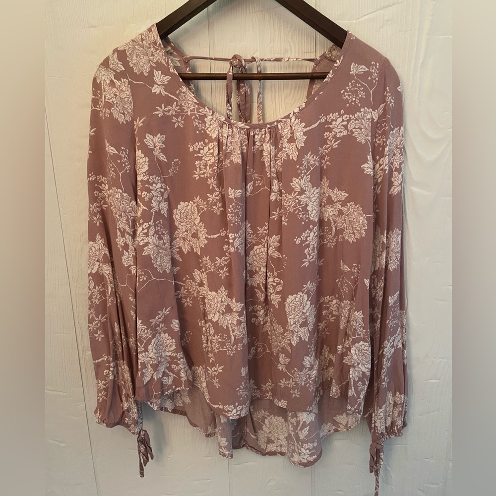 Charlotte Russe Women’s Pink Floral Blouse With Back Cut Out Size Large